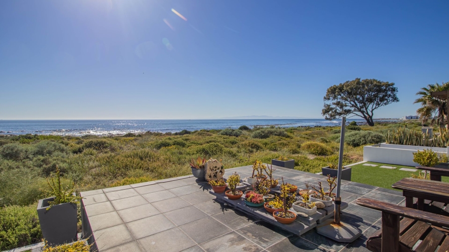 5 Bedroom Property for Sale in Sandy Point Beach Estate Western Cape